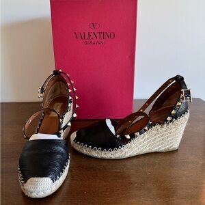 Valentino Rockstud Back Raffia Wedges, Size 38